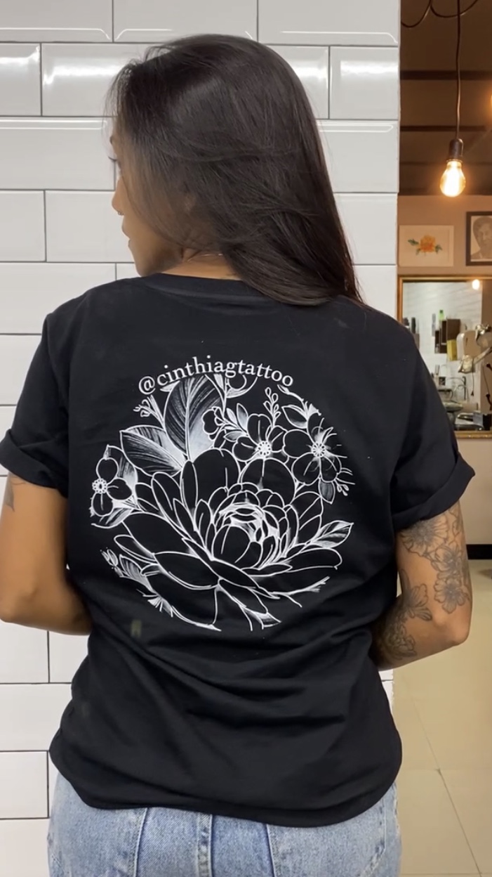 T-shirt preta